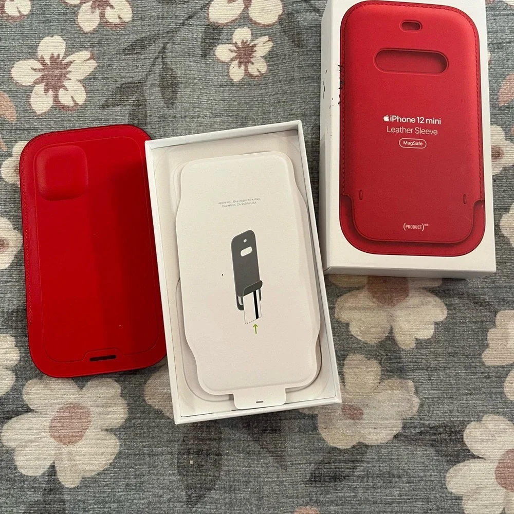 New Apple Bundle iPhone 12 Mini Leather Sleeve (PRODUCT)RED + iPad Smart Folio